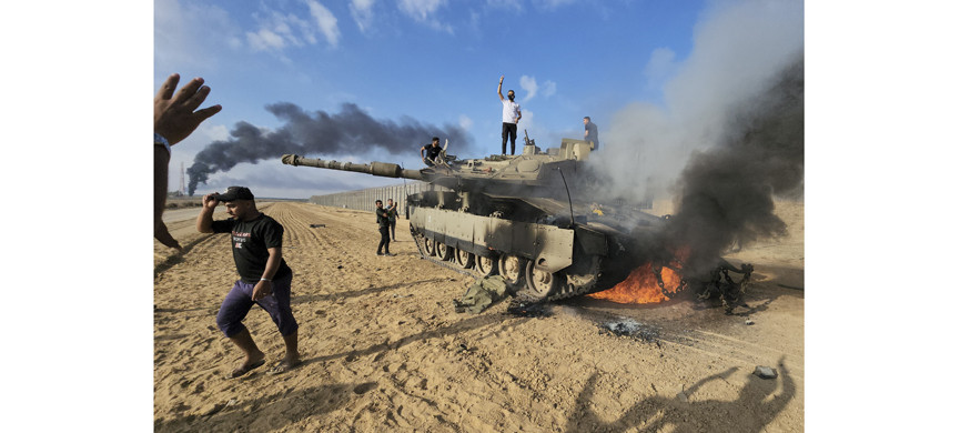 Фото горящего израильского танка, автор – Хассан Эслайя