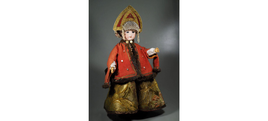 Куклы появлялись в самых разных образах и нарядах