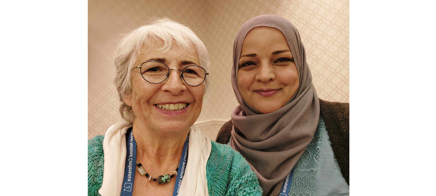 Активистка Вивиан Сильвер со своей арабской подругой