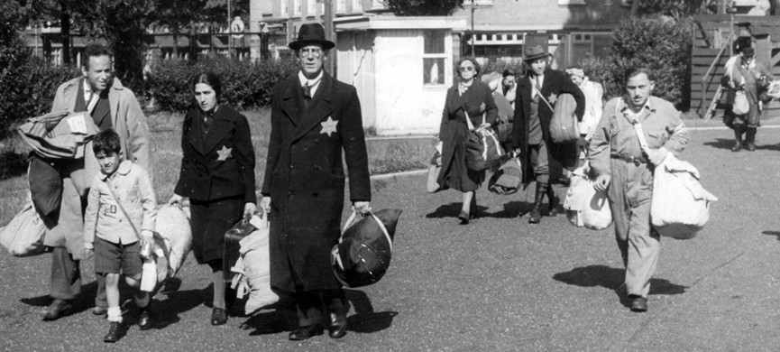 Евреи, покидающие свои дома