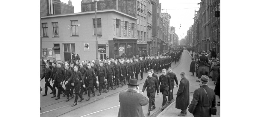 Марш активистов Национал-социалистической партии в Амстердаме