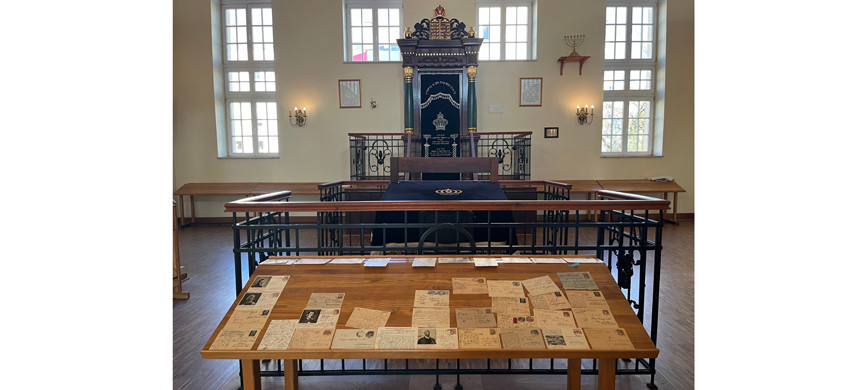 Открытки останутся в библиотеке еврейского центра в Люблине