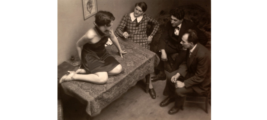 В 1925-м в Париже Кертес окончательно посвятил себя фотографии