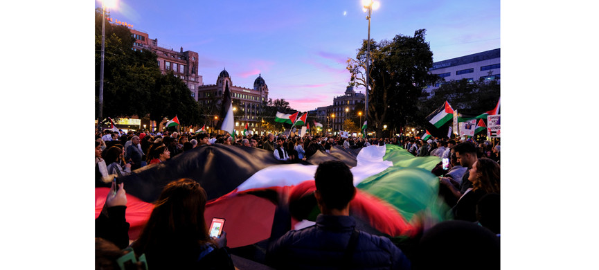 Палестинские флаги мелькают во всех европейских столицах