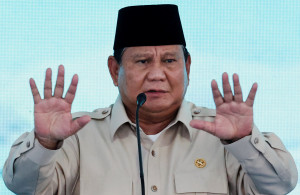 <p>Indonesian President Prabowo Subianto gestures as he delivers a speech during a narcotics destruction ceremony, where what police say is 2.1 tonnes from a total of 214.84 tonnes worth 29.37 trillion Rupiah (1.77 billion USD) seized over the past year, are being incinerated, in Jakarta, Indonesia, October 29, 2025. REUTERS/Willy Kurniawan</p>