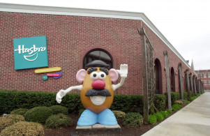 <p>UNITED STATES - APRIL 23: A statue of Mr. Potato Head greets visitors to the corporate headquarters of toymaker Hasbro Inc. in Pawtucket, Rhode Island, on Friday, April 23, 2004. (Photo by Michael Springer/Bloomberg via Getty Images)</p>