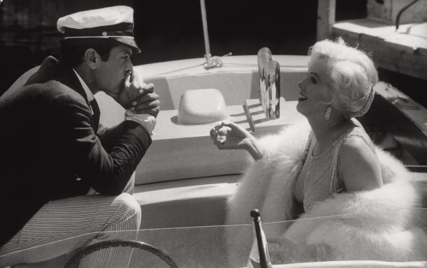 <p>The American actors Tony Curtis and Marilyn Monroe talking on a boat in a scene from 'Some like it hot'. United States, 1958. (Photo by Mondadori via Getty Images)</p>