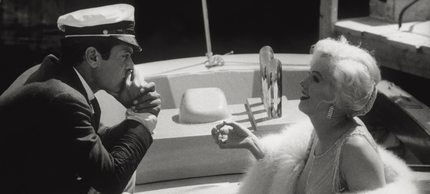 <p>The American actors Tony Curtis and Marilyn Monroe talking on a boat in a scene from 'Some like it hot'. United States, 1958. (Photo by Mondadori via Getty Images)</p>