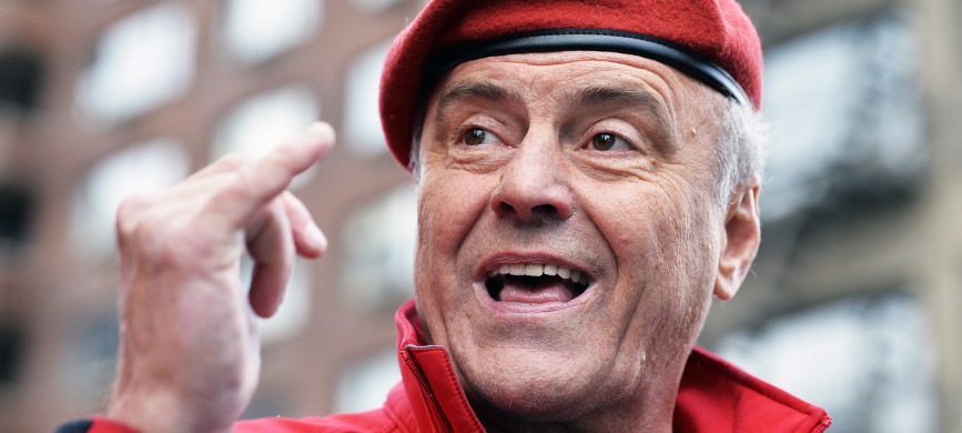 <p>102921 NYC republican mayoral candidate Curtis Sliwa, backed by his Guardian Angels, holds a press conference at the scene of yesterday's shooting on the upper westside of Manhattan leaving one tourist injured after two gang groups opened fie on each other. (nypostinhouse) Photo by Matthew McDermott</p>