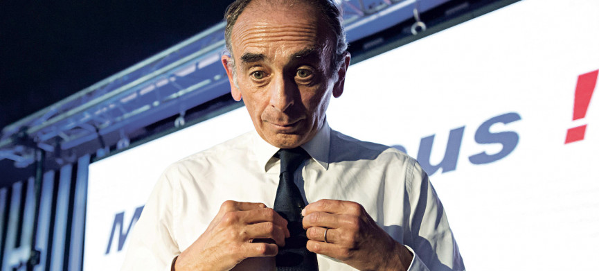 <p>2H15KXP Nimes, France. 15th Oct, 2021. Eric Zemmour seen during his meeting at Sud, that gathered more than 1000 people.He developed a speech focused on education (in homage to the murdered teacher Samuel Paty) and relations with Algeria (on the occasion of the commemoration of October 17th 1961). Credit: SOPA Images Limited/Alamy Live News</p>