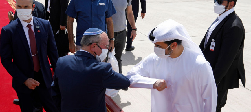 <p>epa08638970 Israeli National Security Advisor Meir Ben-Shabbat elbow bumps with an Emirati official as he makes his way to board the plane to leave Abu Dhabi, United Arab Emirates, 01 September 2020. A US-Israeli delegation led on the US side by the US President's son-in-law and White House advisor Kushner came to visit the United Arab Emirates for talks on the first-ever commercial flight from Israel to UAE the previous day. EPA/NIR ELIAS / POOL (MaxPPP TagID: epalivefour989307.jpg) [Photo via MaxPPP]</p>